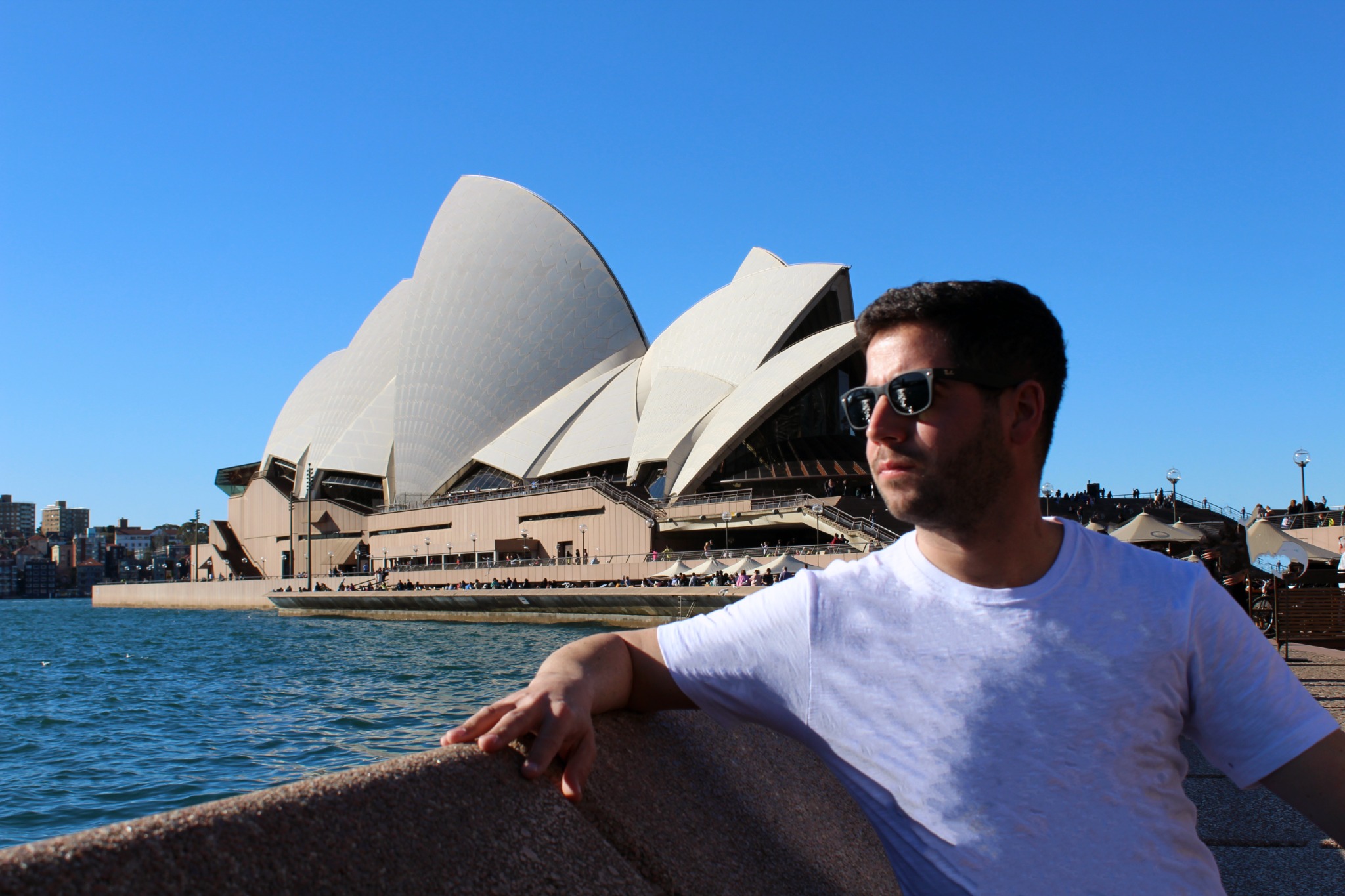 Ópera de Sídney junto al mar